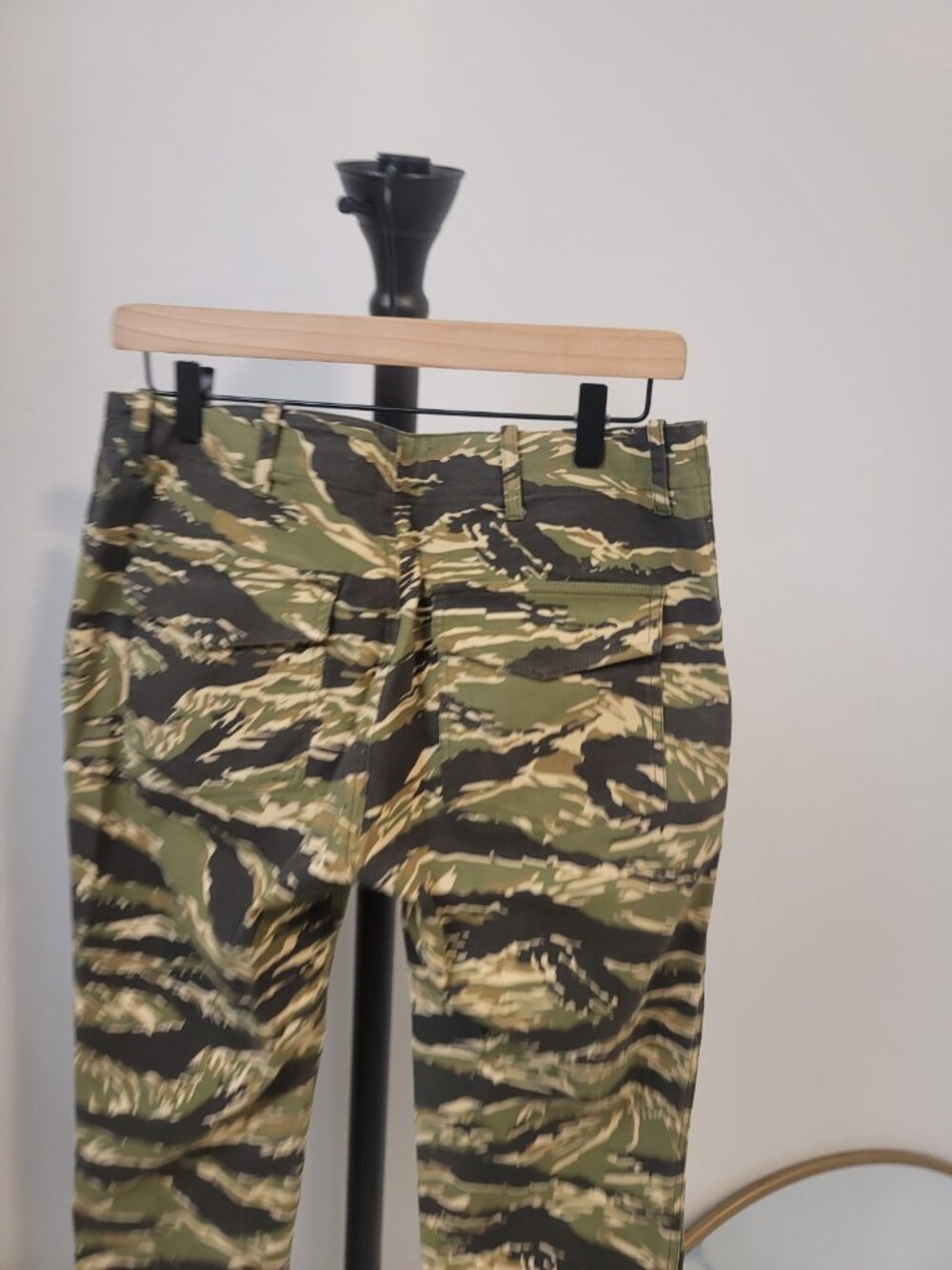 Nili Lotan Women's Jenna Pants Size 6 Green Cotton Twill Tiger Print Camo - Picture 4 of 9